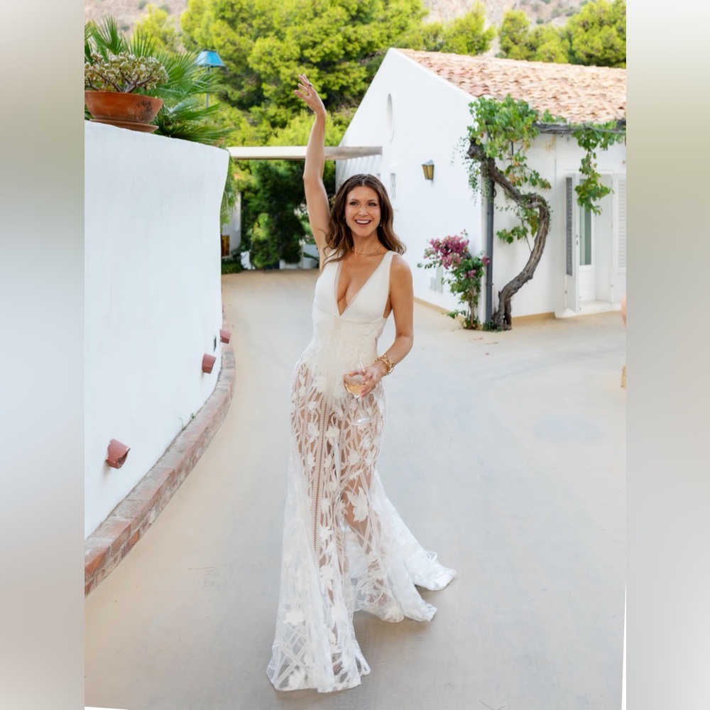 Rue de Seine Elegant White Lace Gown